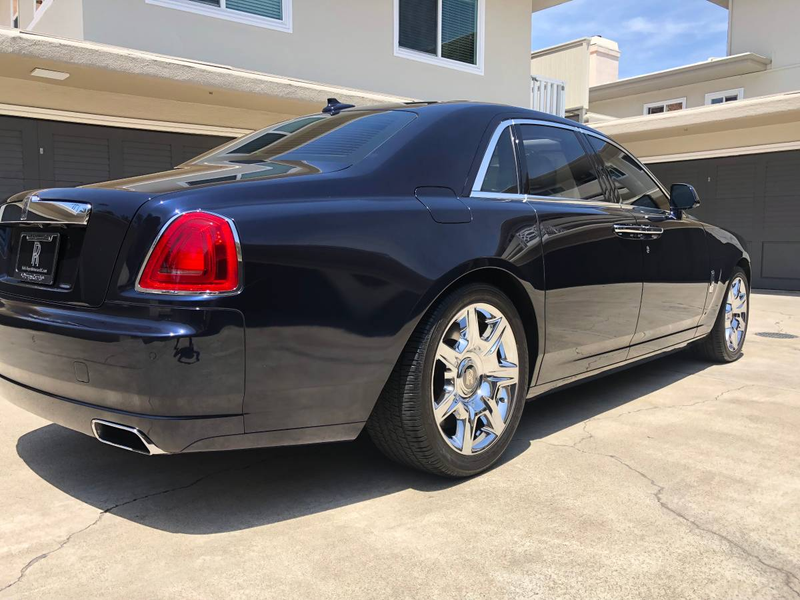 Illustration for article titled At $89,975, Could This 2011 Rolls Royce Ghost Put You Into the Spirit of Ecstasy?